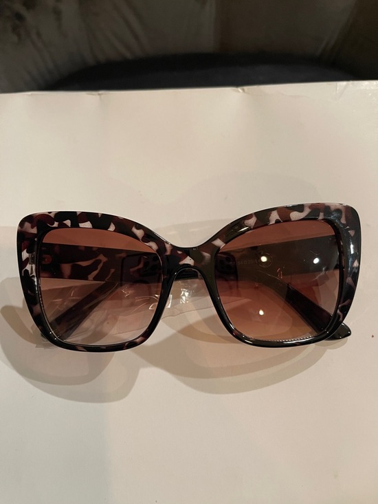 Accessories - Women’s Oversized Tortoiseshell Sunglasses - Brown Lenses